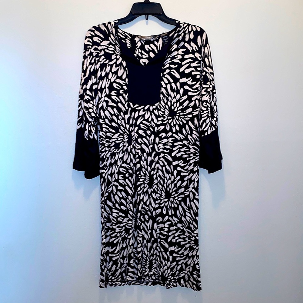 Noire Jasmine Rose Black and White Long Sleeve Midi Dress